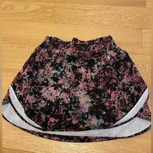 Lululemon - stencil skirt with short - like new